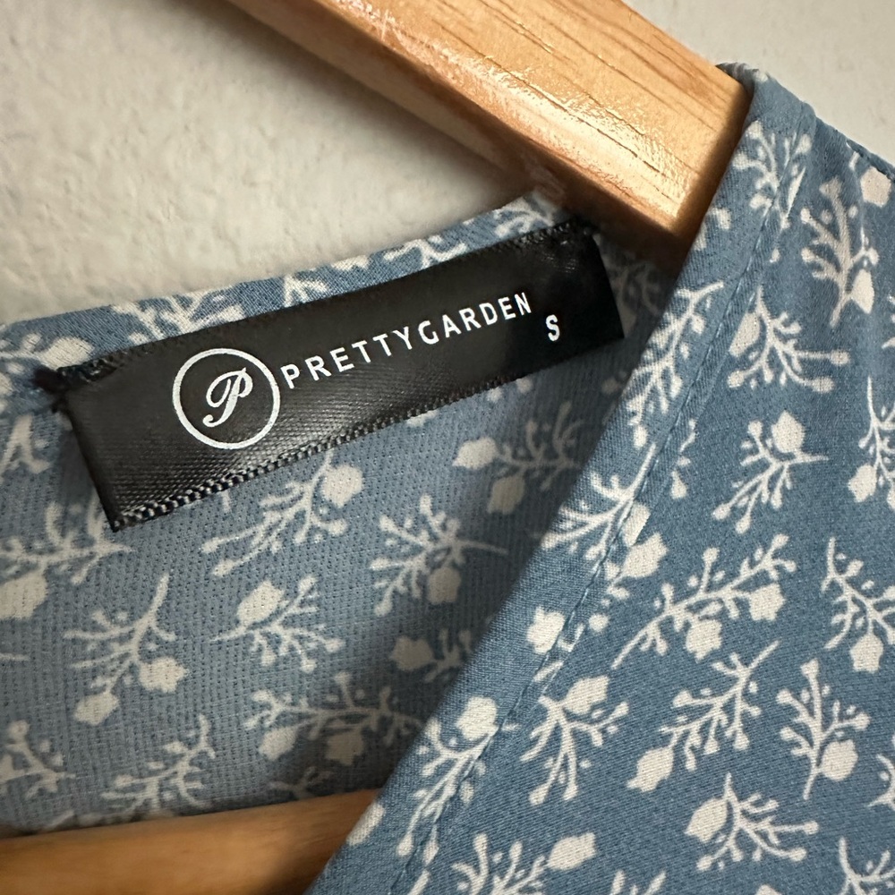 Chic Blue Floral Maxi Dress - Picture 2 of 5